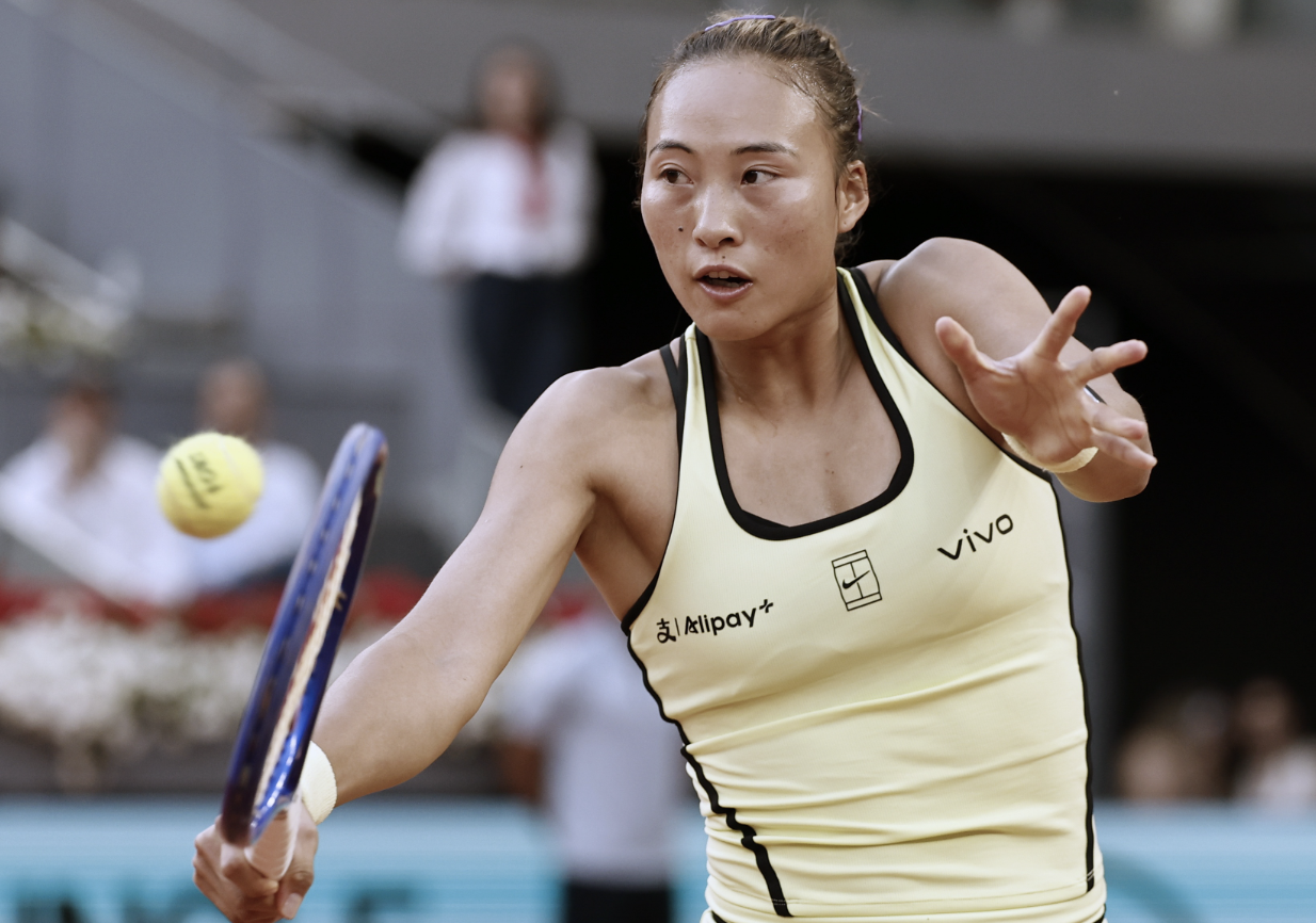开云官方-世界排名跌到53位 郑钦文太沮丧：其他都挺好就一点没打好 还得练